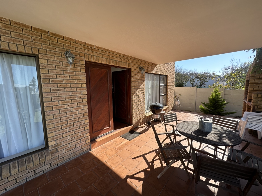 4 Bedroom Property for Sale in Hartenbos Central Western Cape